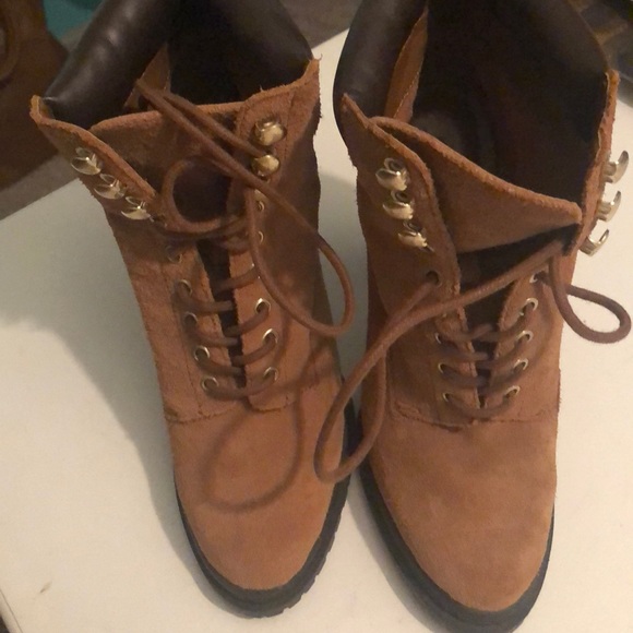 Fun heeled hiking bootie - Picture 3 of 5